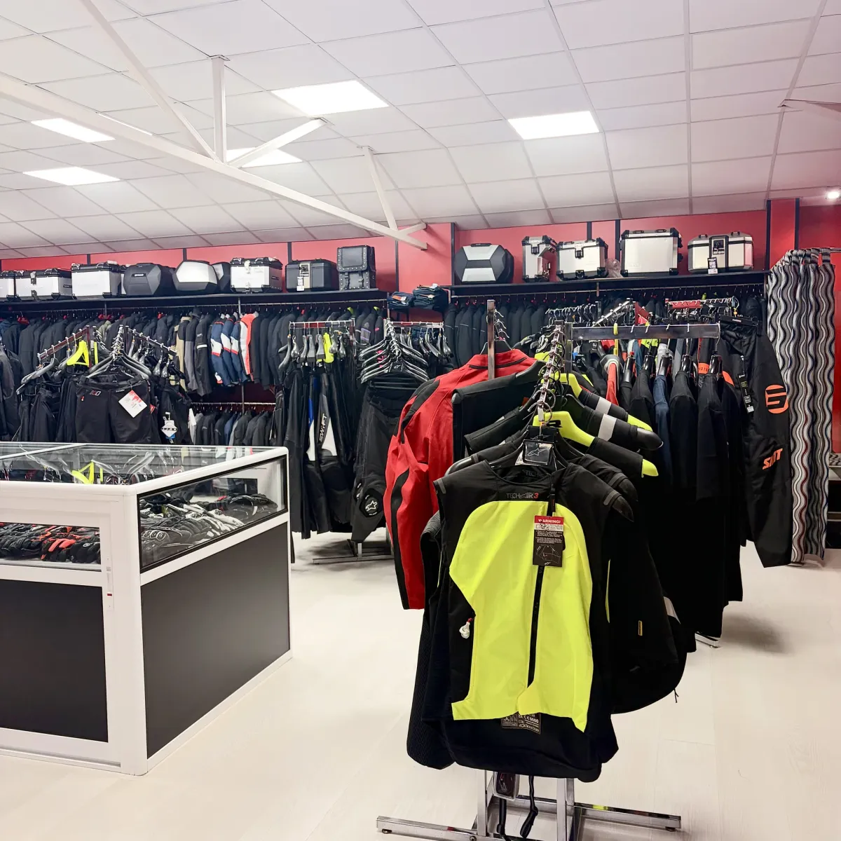Equipamiento en la tienda de TodoMoto (foto 4 de 8)