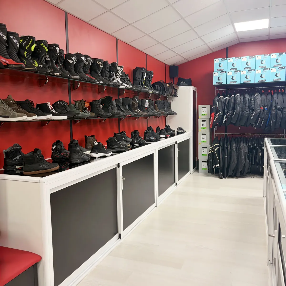 Equipamiento en la tienda de TodoMoto (foto 7 de 8)